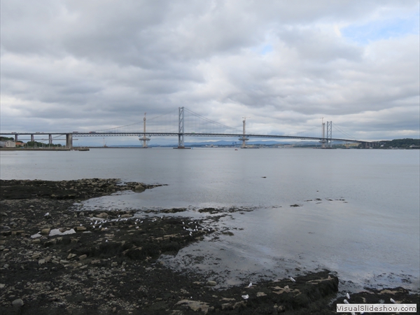 ...the Forth Road Bridge (dahinter die neue Brücke im Bau)